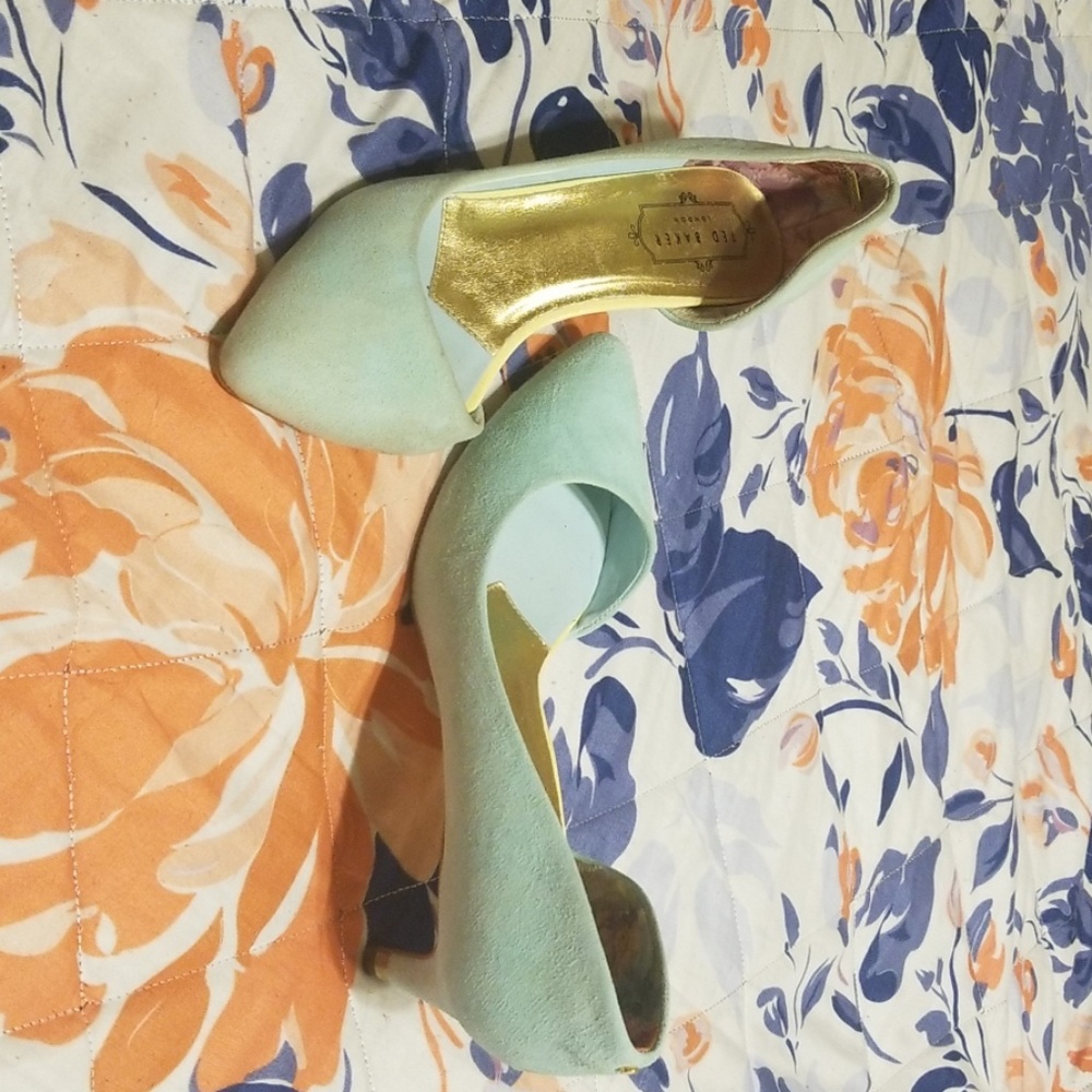 Mint Ted Baker heels- suede. EUC